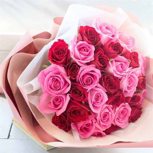 30本の花束 赤ピンク：バイカラー 生花 フラワーギフト 送料無料 花