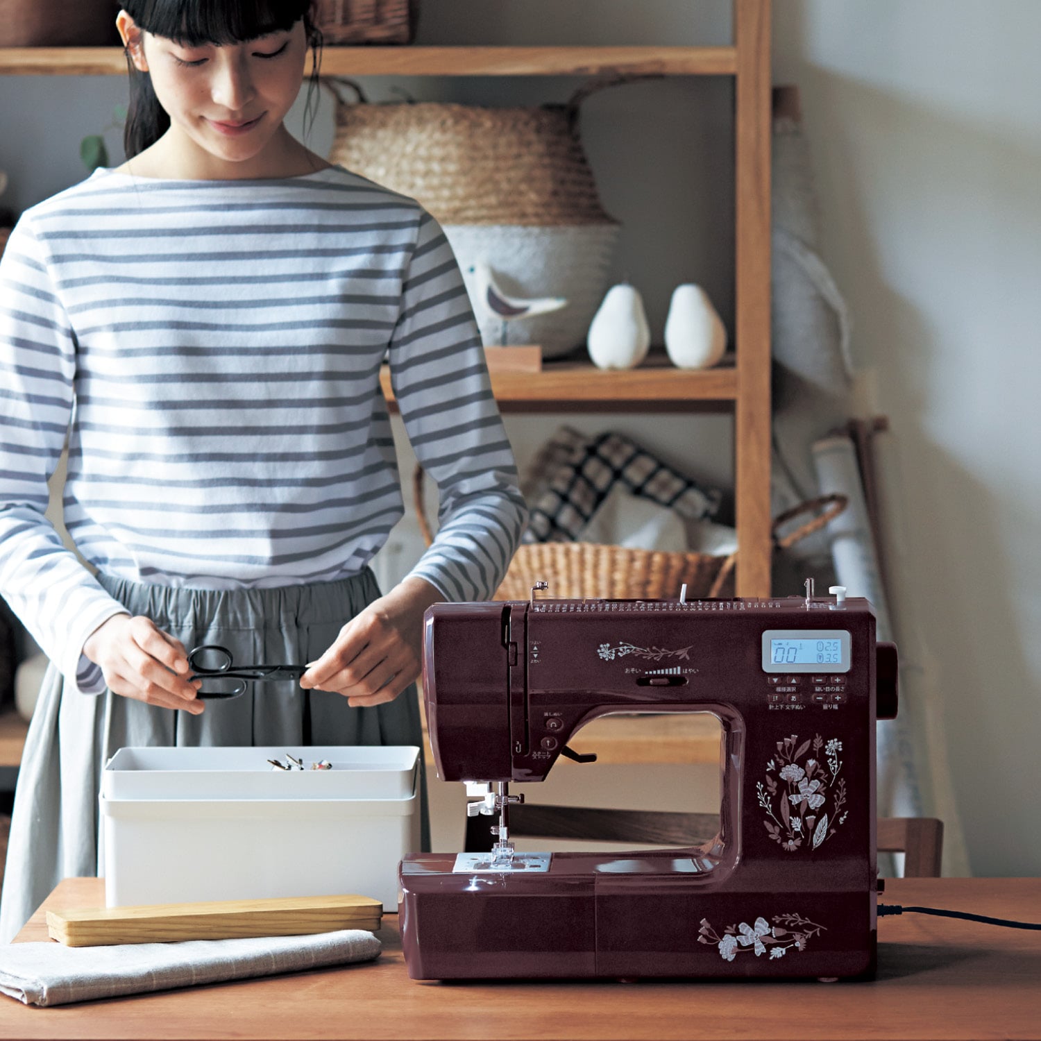 ベルメゾン 文字縫い・刺繍・絵文字まで縫えるフラワー柄の