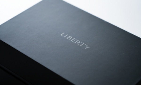 機能とデザインを兼ね備えた究極のワイヤレス充電器「LIBERTY