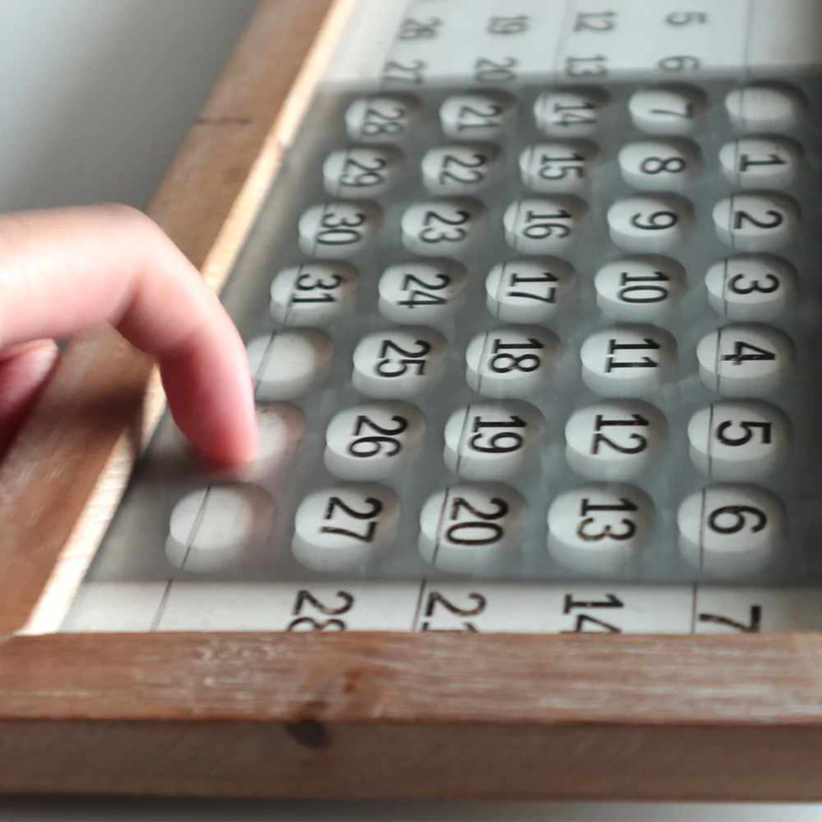 万年カレンダー WOODEN PERPETUAL CALENDAR MINI 掛け置き両用 35cm